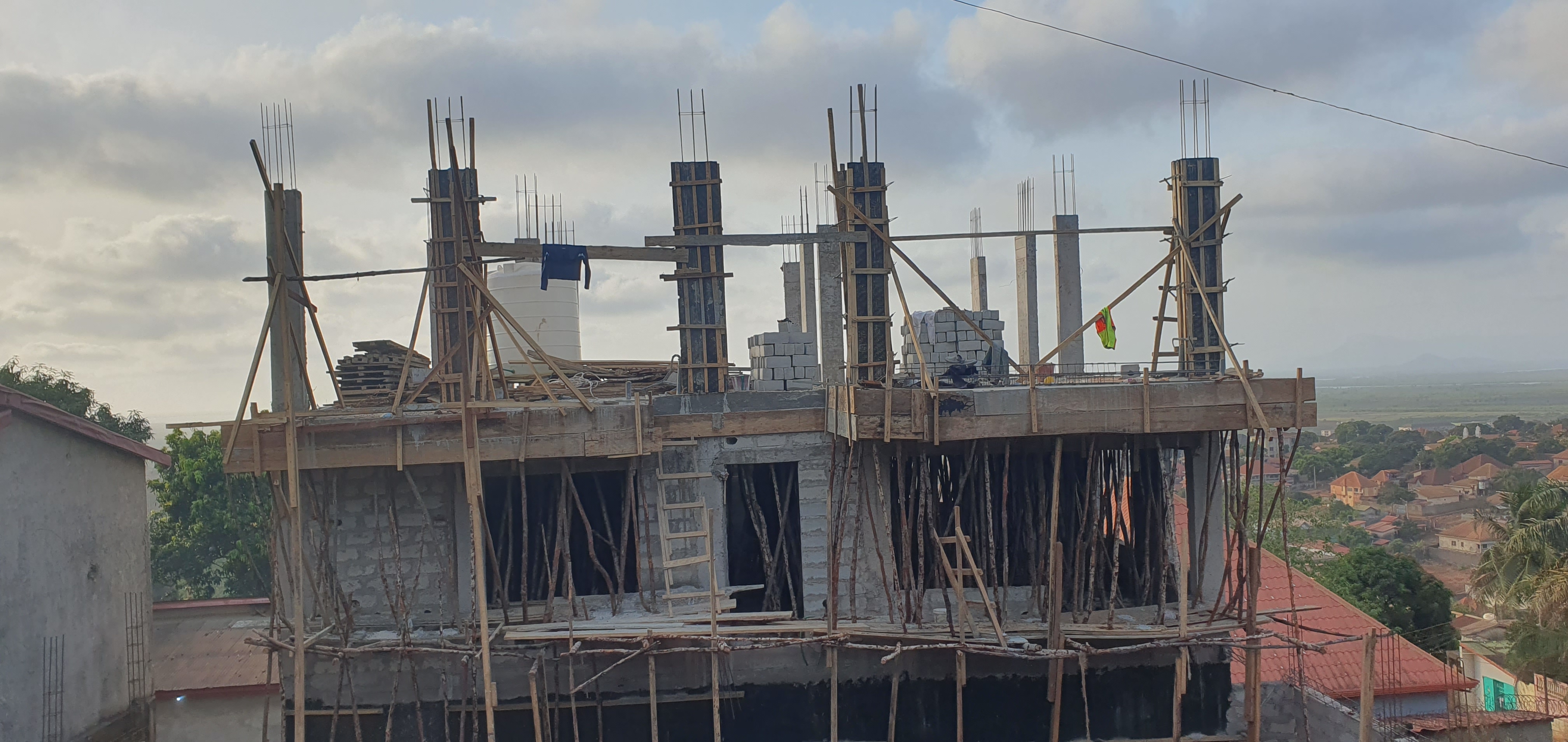 Construction d'un bâtiment R +2 avec R-2 avec un bunker 